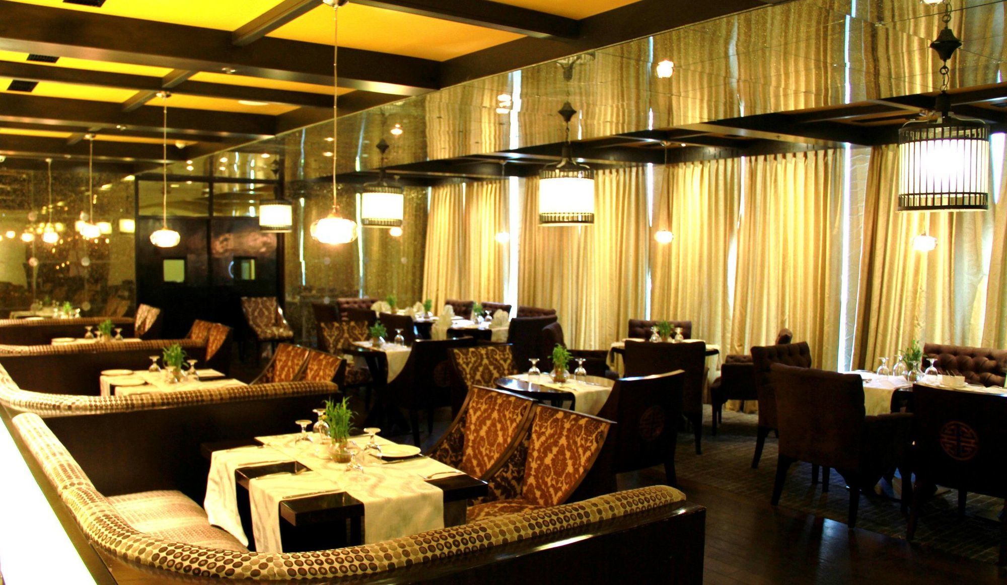 Vivanta Dal View Srinagar  Restaurant photo