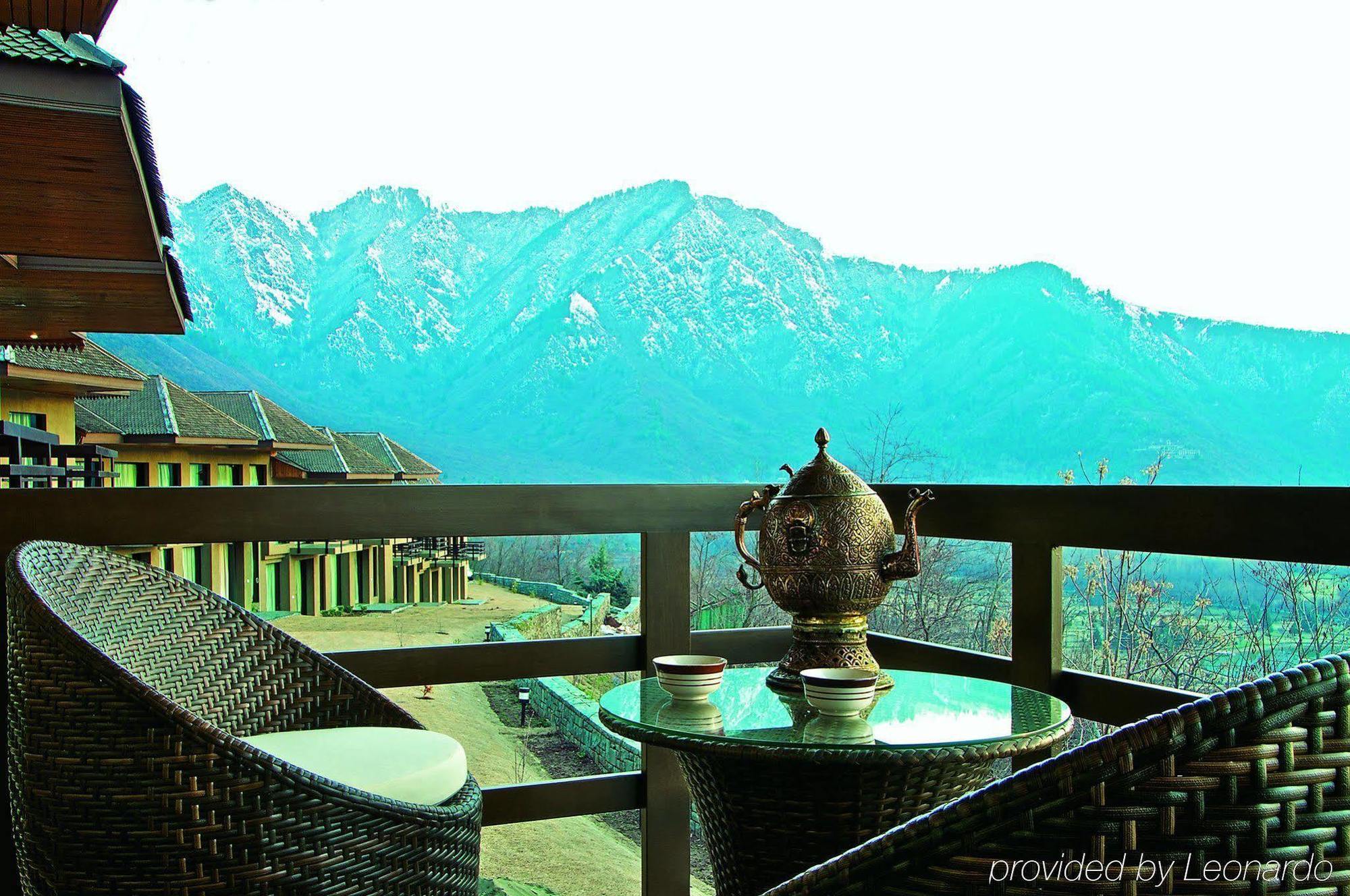 Vivanta Dal View Srinagar  Restaurant photo
