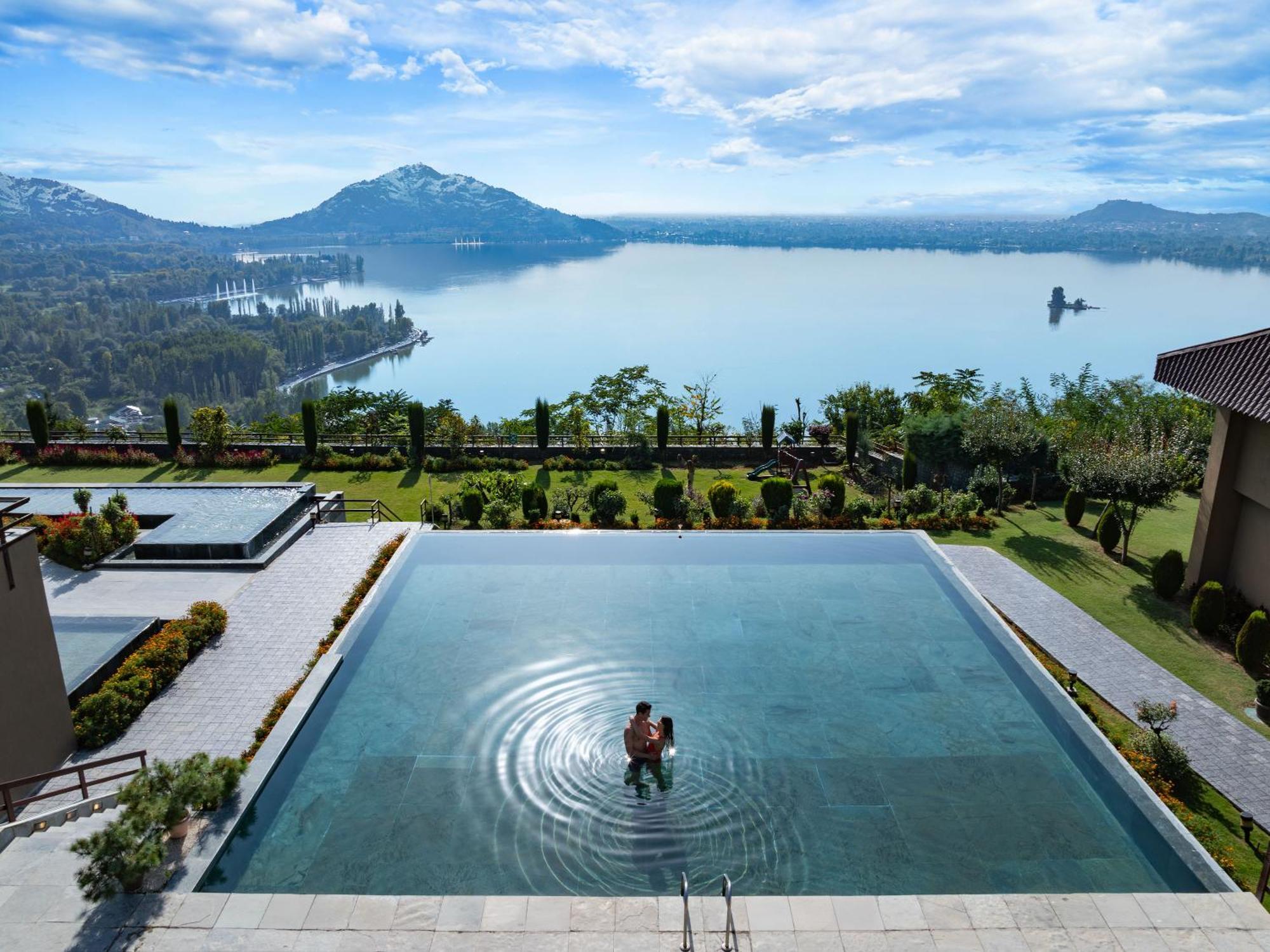 Taj Dal View Srinagar Hotel Exterior photo