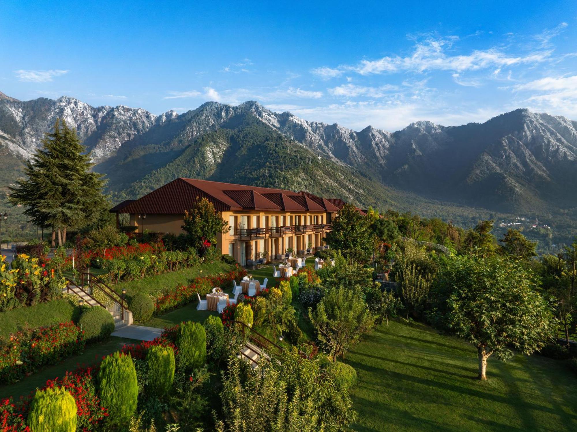 Taj Dal View Srinagar Hotel Exterior photo